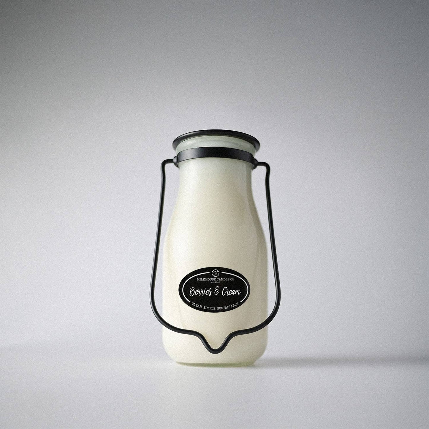 14 oz Milkbottle Candle: Berries & Cream